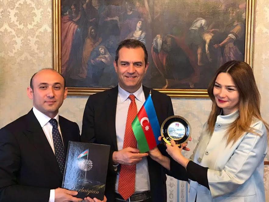 Qənirə Paşayeva Neapol meri ilə g&ouml;r&uuml;şd&uuml;