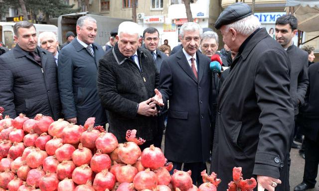 “Manat möhkəmlənir, amma qiymətləri aşağı salmırlar”- İqtisadçıdan sahibkarlara İTTİHAM