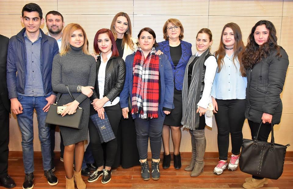 Qənirə Paşayevanın “Qarabağ hekayələri”nin imza günü keçirildi
