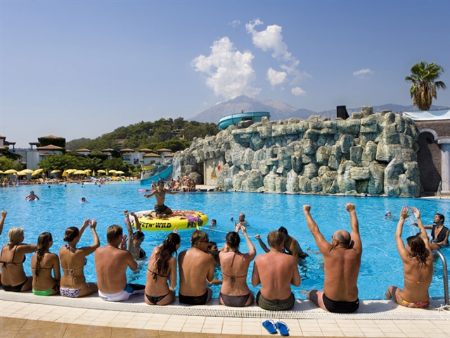 Bu il Türkiyəyə gedən rusiyalı turistlərin sayı 35 dəfə artıb - STATİSTİKA