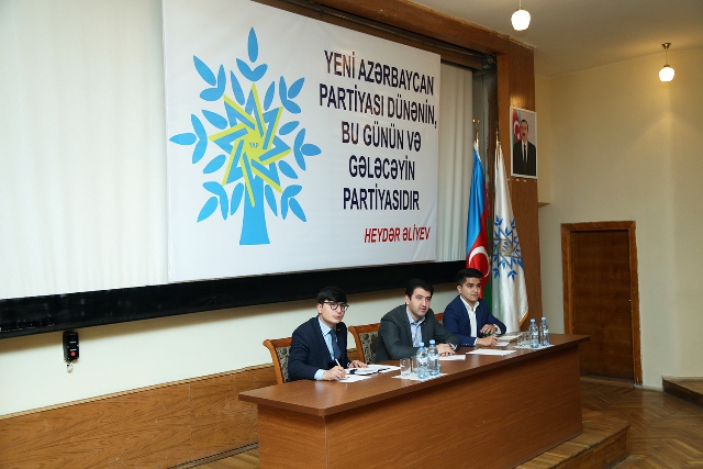 YAP-çı deputat fəal tələbələrlə müzakirə apardı  