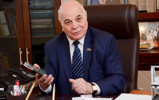 Komitə sədri telekanalları qınadı: “Bəzi verilişlərdəki “12+”, “18+” nə deməkdir?”