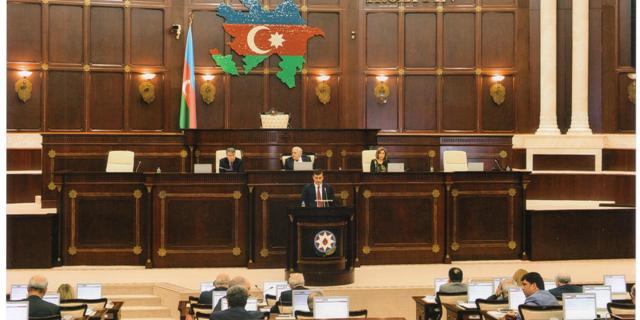 Milli Məclis 13 məsələni müzakirəyə çıxarır  
