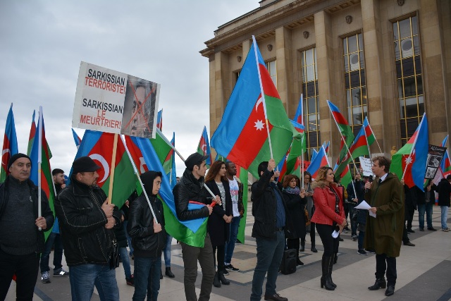 Fransada diasporumuz Sarkisyana qarşı aksiya keçirdi - FOTO