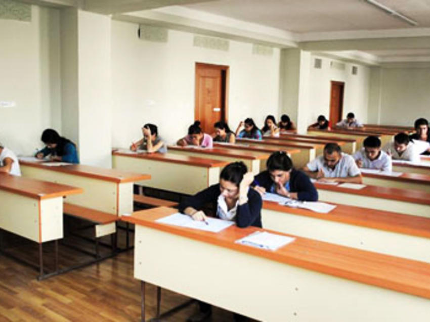 DİM: İmtahana telefonla daxil olan 3 şagirdin nəticələri ləğv olunub