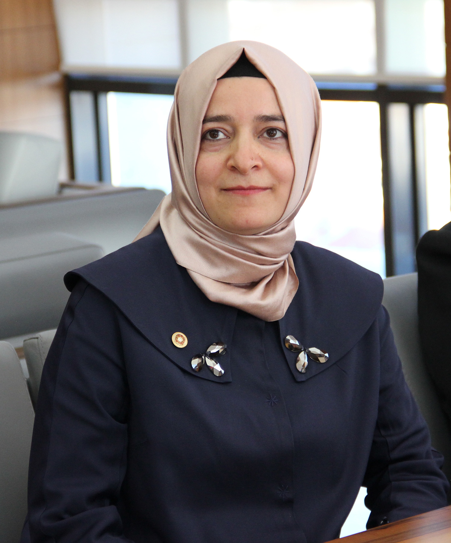 Türkiyəli nazir Niderland hakimiyyətinin kobud davranışından danışdı