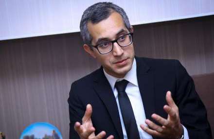 Təhsil Şöbəsinin müdirinə ittiham: "Elə danışır, sanki məktəblilər məktəbdə öpüşə bilər"
