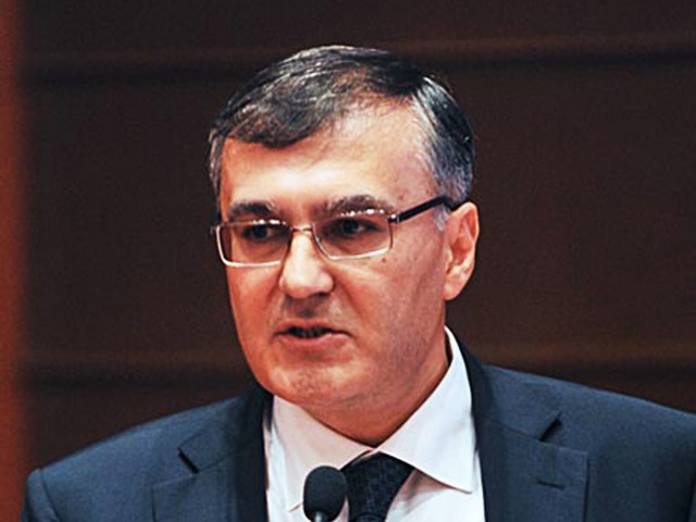 Fuad Axundov: "Ermənistan rəhbərliyi öz xalqını aldadır"