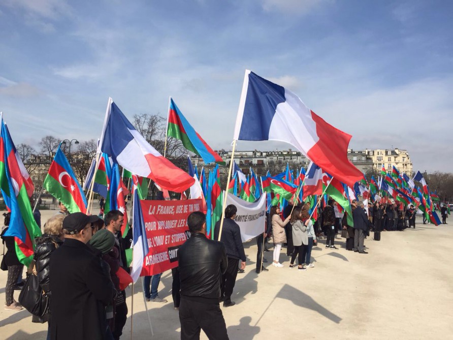 Parisdə İlham Əliyevə dəstək aksiyası keçirildi - FOTOLAR 