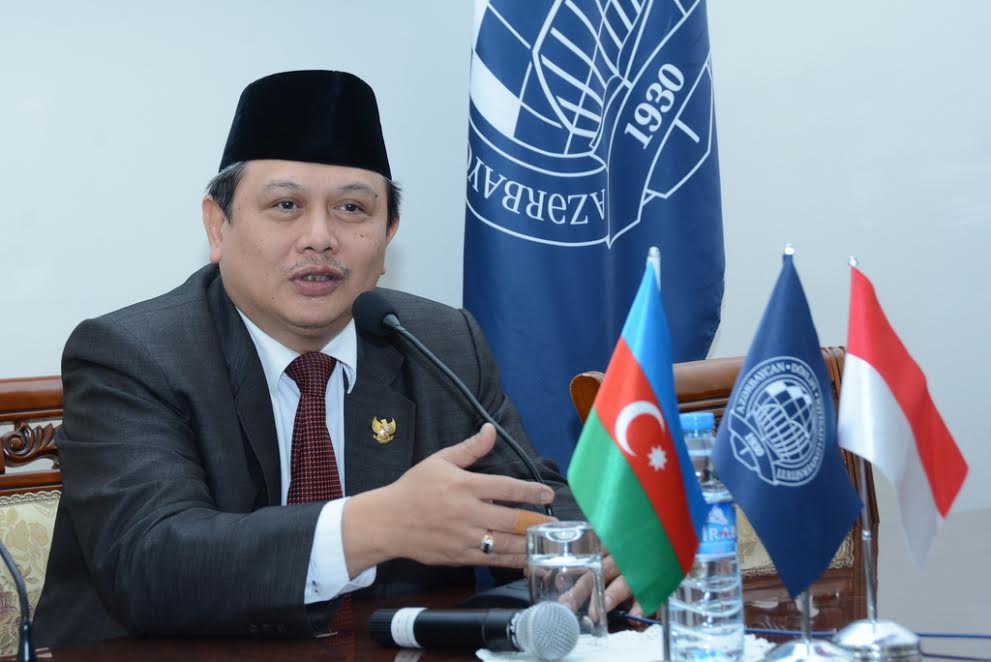 İndoneziyalı səfir UNEC tələbələri ilə görüşüb