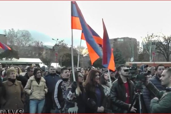 Ermənistanda oturaq aksiyaya qərar verildi - VİDEO 