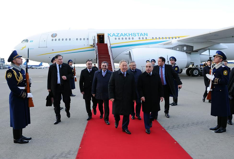 Qazaxıstan Prezidenti Bakıya gəldi