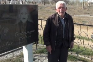 Goranboy sakini şəklini həyat yoldaşının başdaşına çəkdirdi