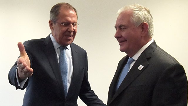 Lavrov Tillersonla zarafatlaşdı: “Anam oğlanlarla tanqo oynamağı qadağan edib”