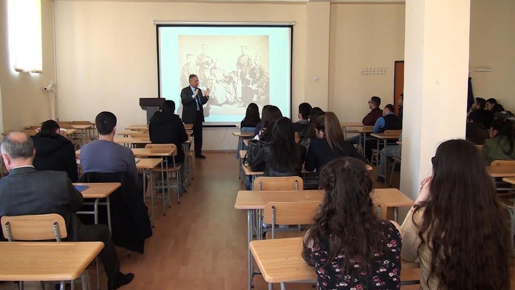 Ankara Universitetinin professoru ADU-da mühazirə oxuyub