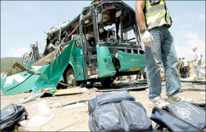 Somalidə mikroavtobus minaya düşüb: 14 ölü