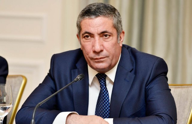 "Narazılıq yaratmaq lazım deyil" - ÜAK-ın bağlanması parlamentin iclasında müzakirə edildi 