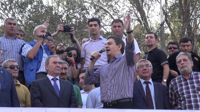 “Məhsul” stadionunun direktoru: “Müxalifət gəlib mitinq keçirir, zir-zibilləri biz təmizləyirik”