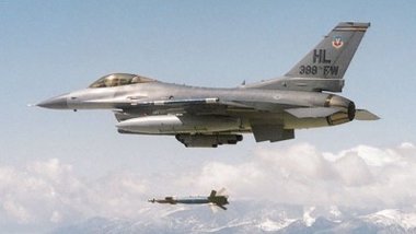 ABŞ Raqqanı bombaladı