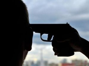 Lənkəranda saxlanılan şəxs polisin silahı ilə özünü öldürüb