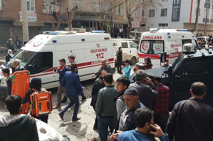 T&uuml;rkiyənin Diyarbəkir vilayətində g&uuml;cl&uuml; partlayış oldu  