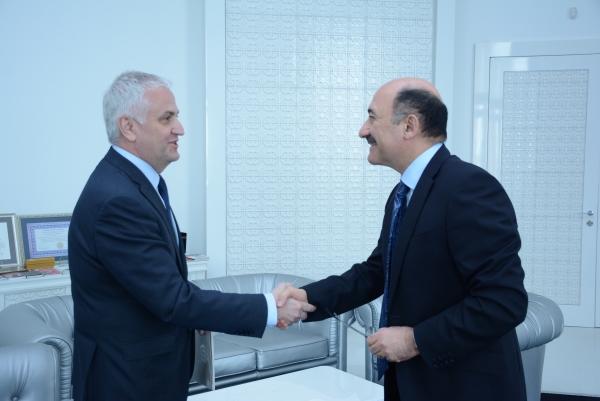 Əbülfəs Qarayev Litvanın ölkəmizdəki səfiri ilə görüşüb