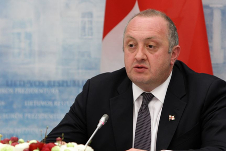 Prezident 91 məhkumu əhv edib