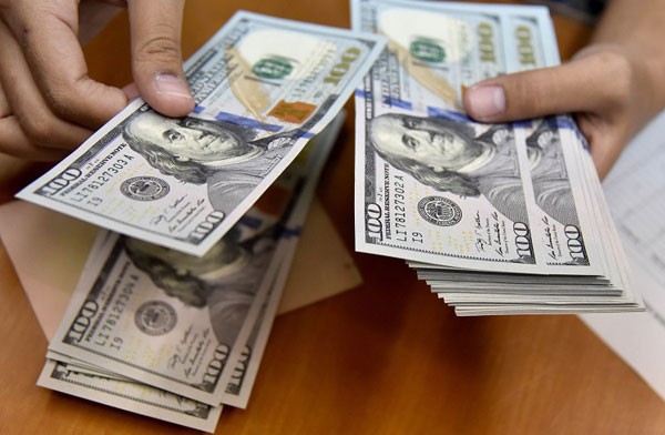 Dollar yenə UCUZLAŞDI         