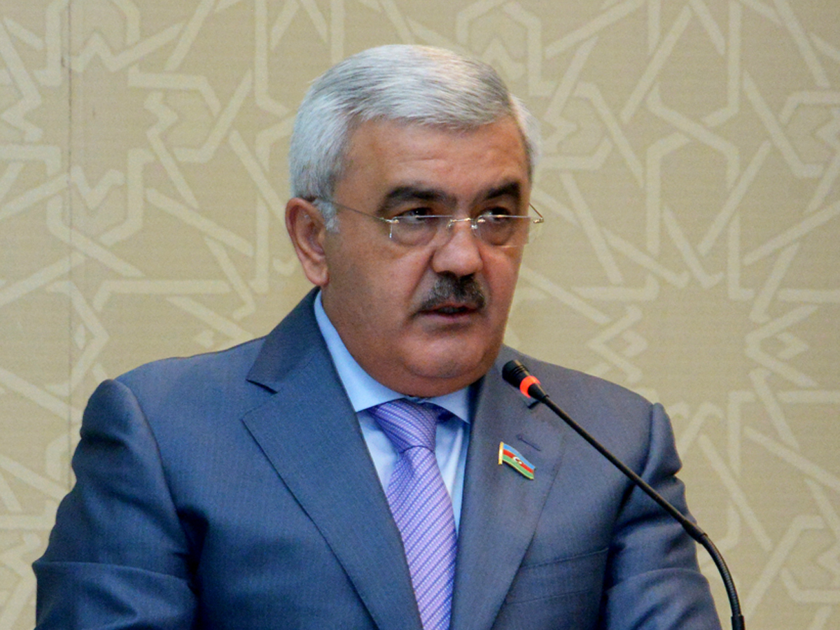  R&ouml;vnəq Abdullayevdən &ouml;zəl şirkətlərə TƏKLİF 
