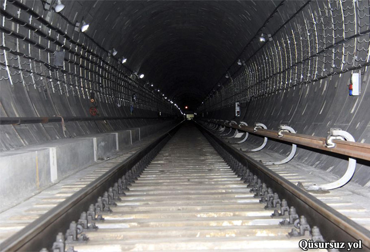 Metroda qatar relsinə yıxılan şəxs narkotik aludəçisi olub