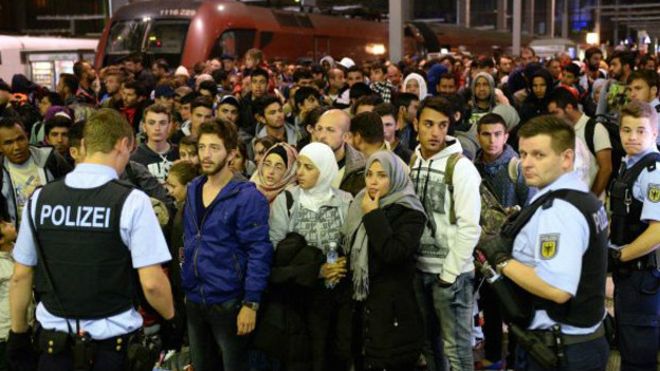 Almaniya qaçqınlara bir ildə 30 milyard avro xərcləyib