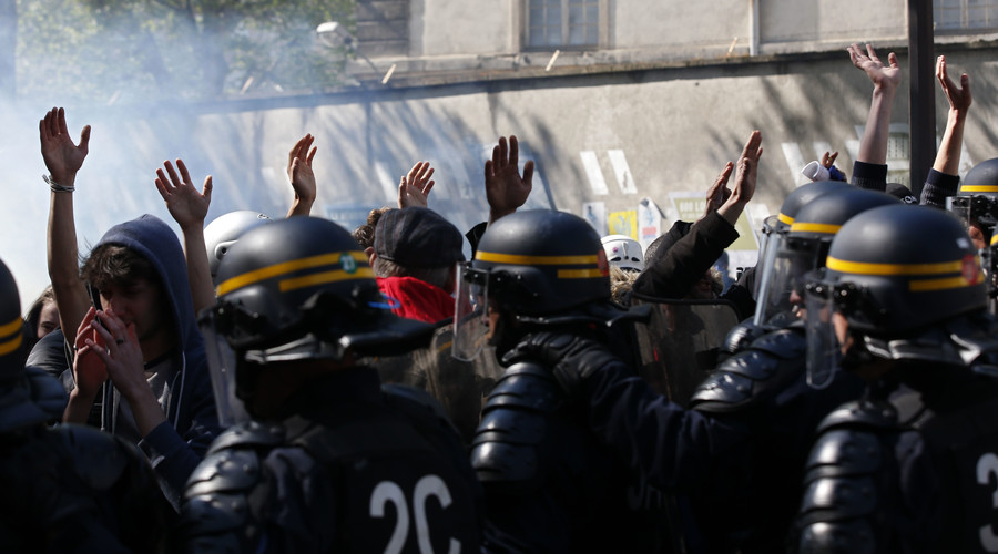 Parisdə 1 May n&uuml;mayişində qan t&ouml;k&uuml;ld&uuml;