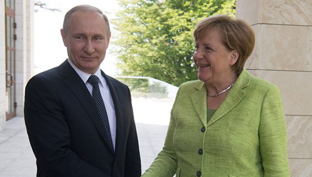 Merkel Putinlə müzakirələrindən danışdı