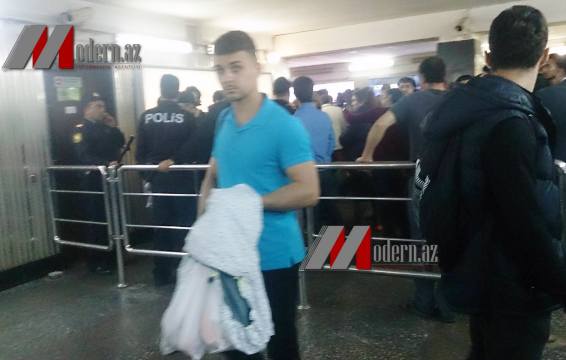 Metronun “Gənclik” stansiyasında polis gənci saxladı, insident yaşandı - FOTO
