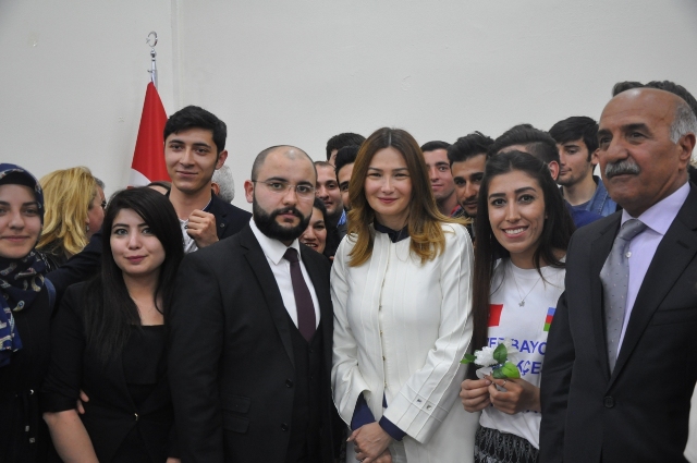 Qənirə Paşayeva Türkiyədə Əhməd Cavad tədbirində...