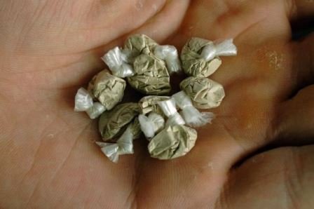 &Ouml;lkəyə daxili orqanında 13 b&uuml;k&uuml;m heroin ke&ccedil;irməyə cəhd