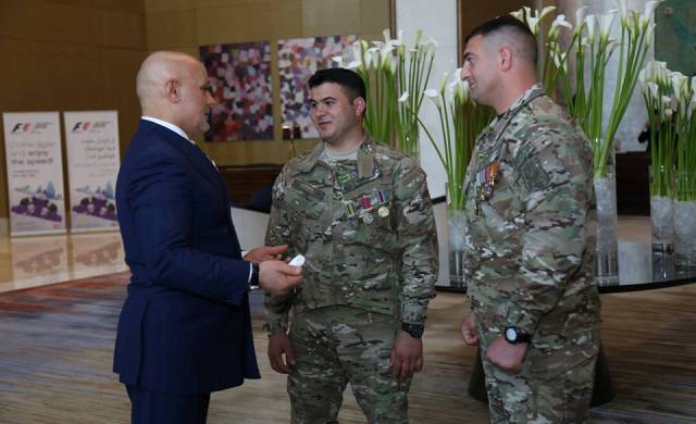 İş adamı şəhid ailələrinə və yaralı gizirlərə mənzil bağışladı  