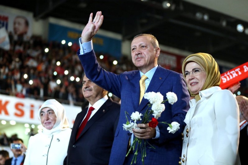 Ərdoğan 998 gündən sonra yenidən partiyanın sədri seçiləcək