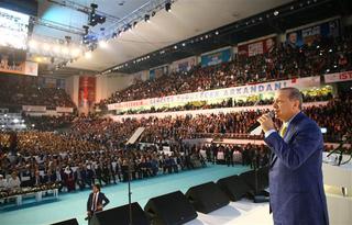 Ərdoğan yenidən AKP-nin sədri seçildi