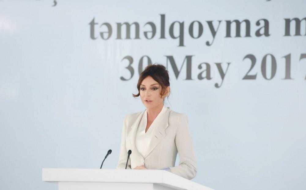 Mehriban Əliyeva yeni k&ouml;&ccedil;k&uuml;n şəhərciyinin təməlqoyma mərasimində iştirak edib
