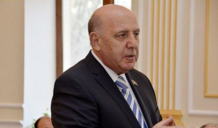 Komitə sədri: “Dərmanların reklamı çox təhlükəli məsələdir”  