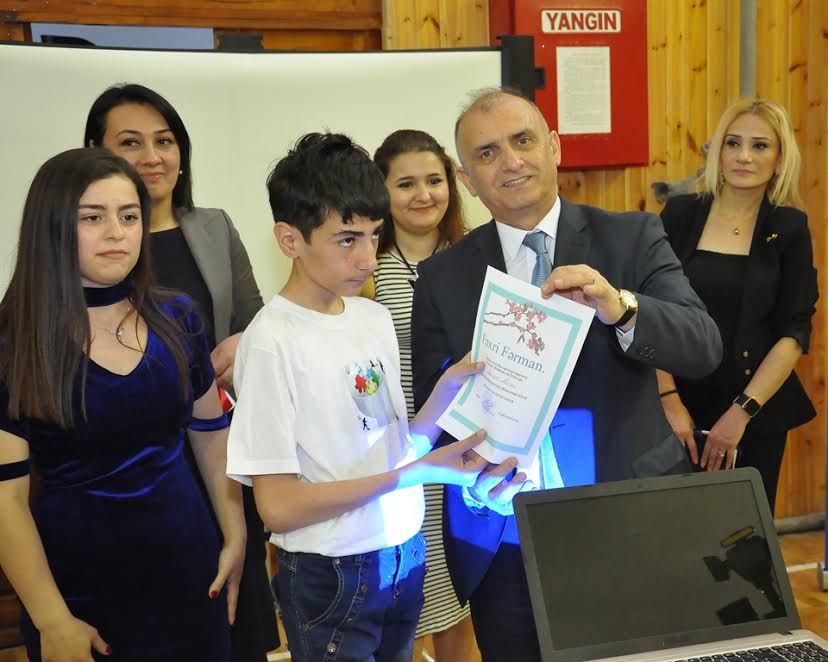 ADU-da Uşaqların Beynəlxalq Müdafiəsi Gününə həsr olunmuş sərgi keçirilib