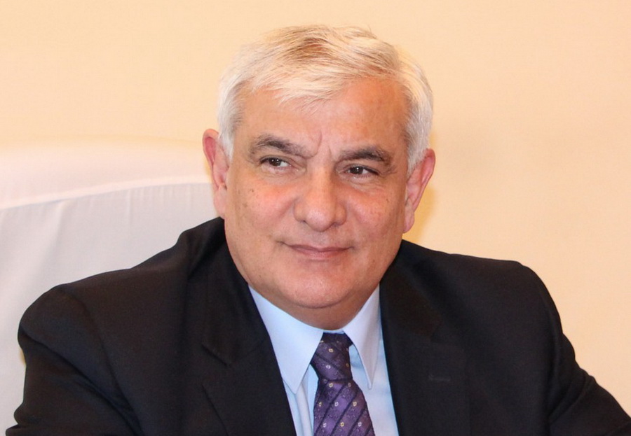 Prezident Kamal Abdullaya rektor vəzifəsi verdi  