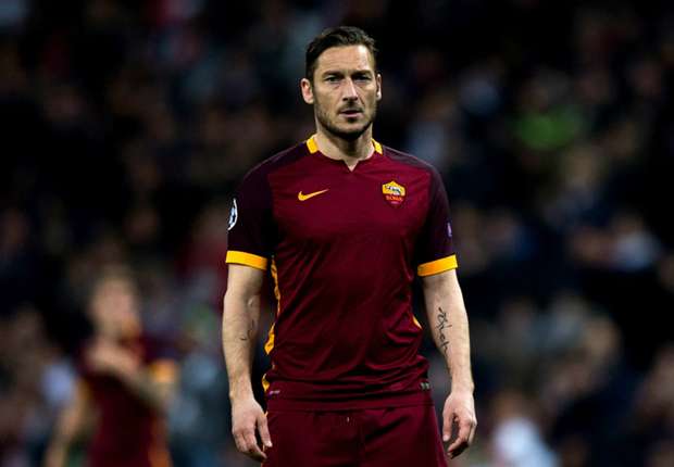 Totti UEFA tərəfindən mükafatlandırıldı