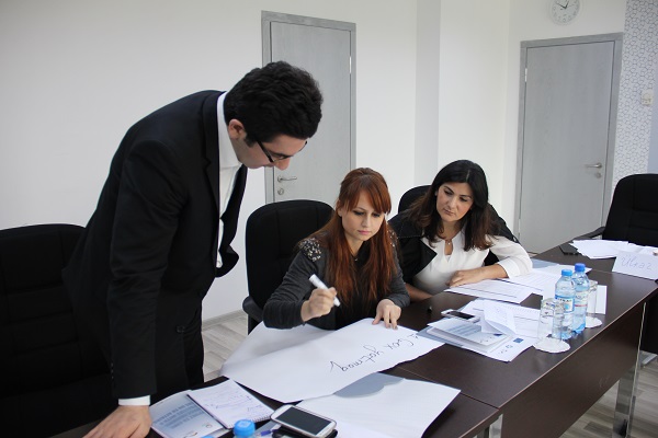 Məmur olmaq istəyənlər üçün keçid balları azaldıldı  