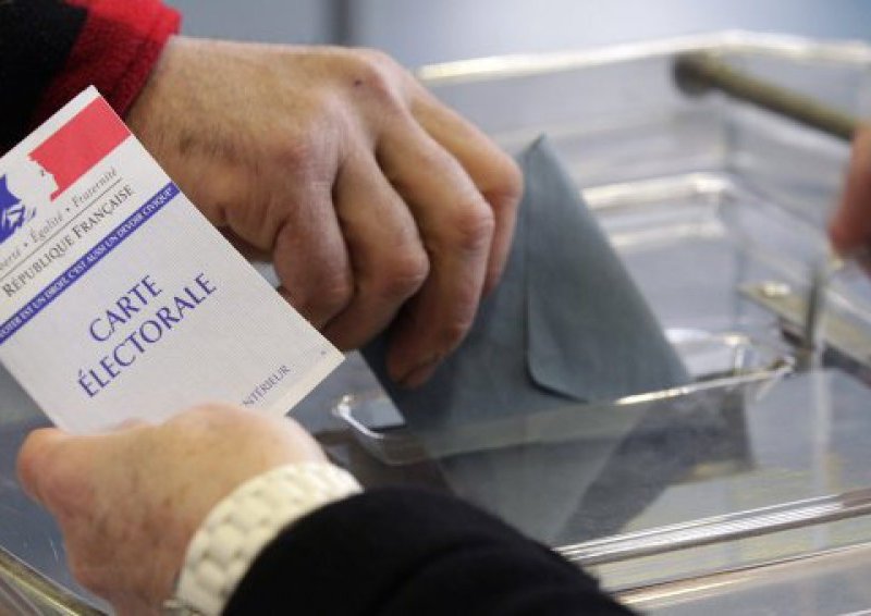 Fransada parlament seçkilərinin ilk turu keçiriləcək