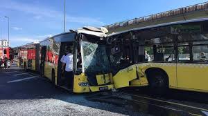İstanbulda iki metrobus toqquşdu: 32 yaralı