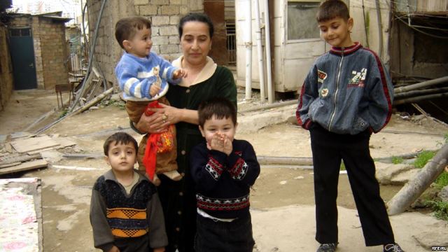 Məcburi köçkünlər niyə Bakıda qeydiyyata götürülmürlər?...  