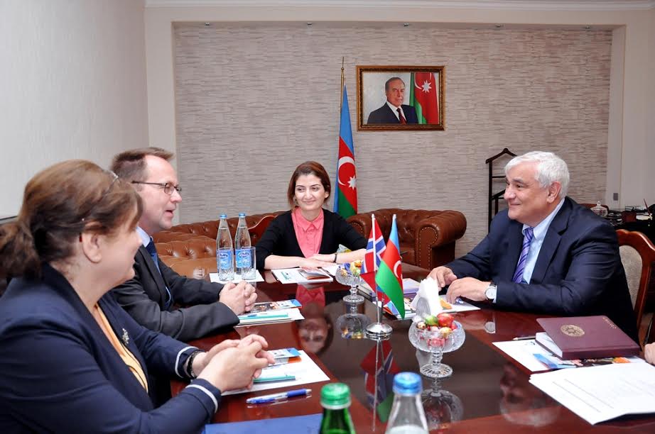 ADU-nun rektoru Kamal Abdulla Norveçin səfiri ilə görüşüb