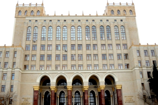 Akademiyada 54 alimə mənzil verildi